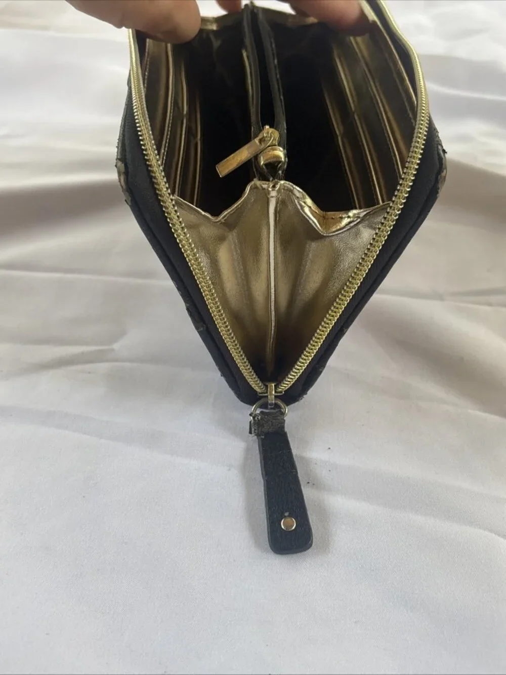Betsy Johnson Full Zip Wallet Clutch Wristlet Black Leather Gold Roses Cheetah